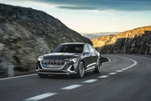 1-Audi-E-Tron-50-Q-S-Line-300x200