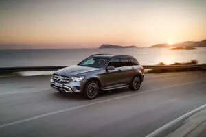 1-Mercedes-Benz-Glc-300-De-4matic-Amg-Line-5dr-9g-tronic-300x200