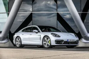 Porsche-Panamera-2
