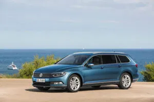 volkswagen-passat-variant-2020-535980-300x200
